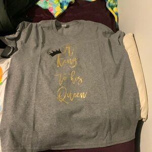 A grey, gold Gildan T-Shirt